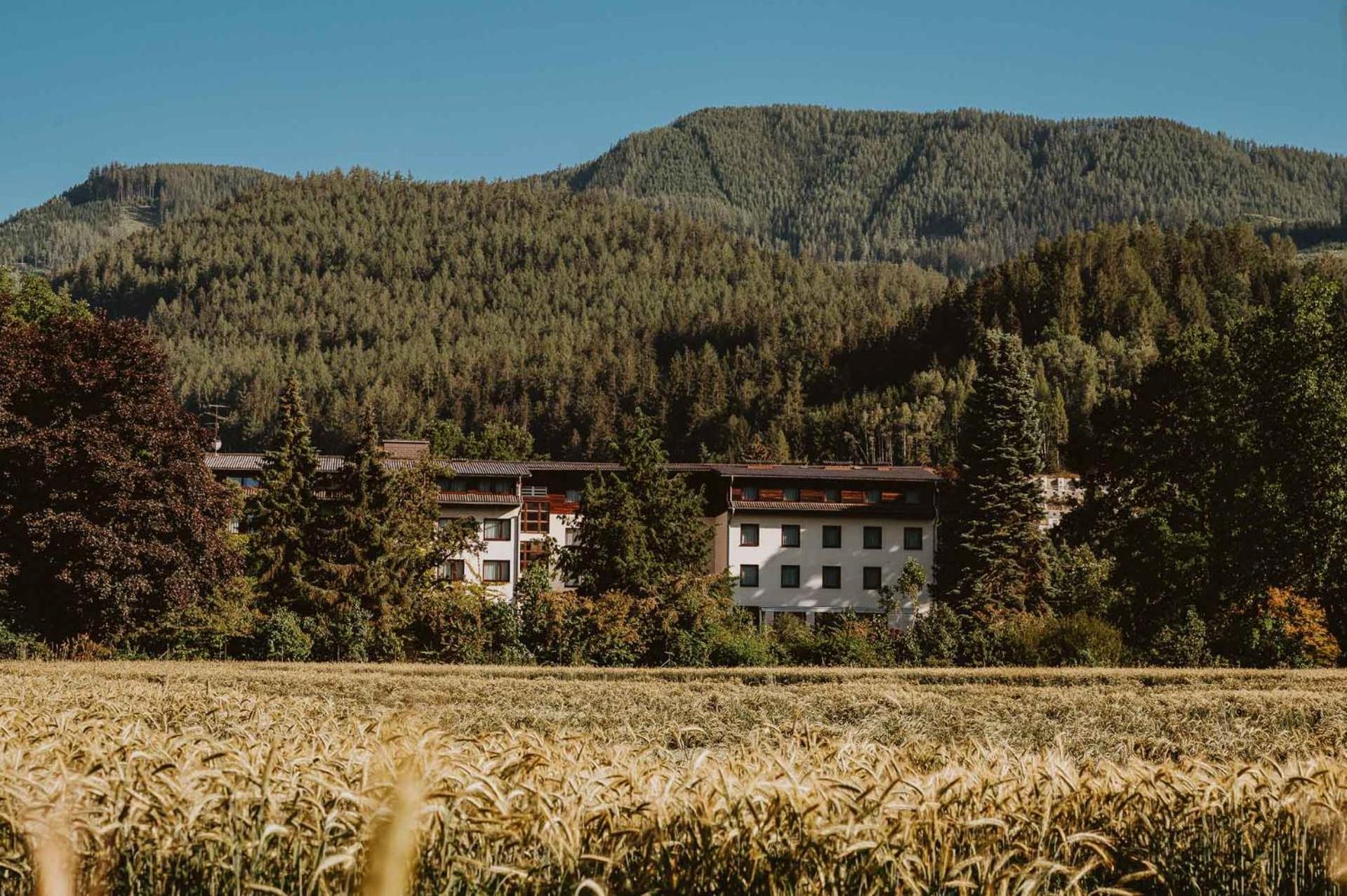 Hotel Brücklwirt Niklasdorf Exterior foto